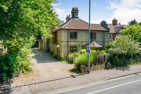 2 bedroom ground floor flat for sale