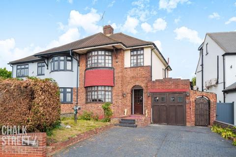 Ravenscourt Drive, Hornchurch, RM12 3 bed semi