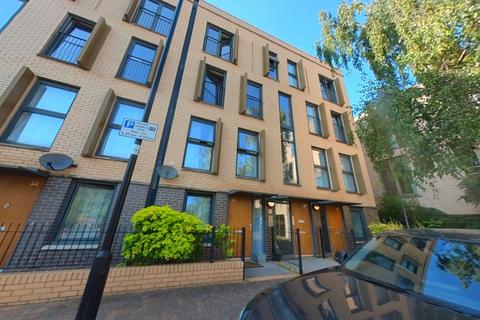 Fitzpatrick Road, London, SW9 7AZ 3 bed maisonette for sale