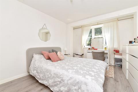 Sandy Lane North, Wallington, Surrey 2 bed flat for sale