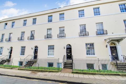 Brunswick Square, Gloucester 3 bed flat for sale