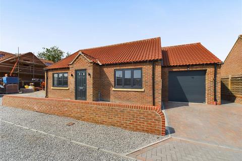 4 Charlton Close, Pinfold Street... 3 bed detached bungalow for sale