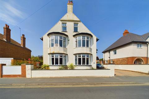 First Avenue, Bridlington 6 bed detached house for sale