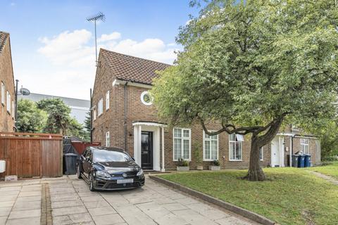 Moyne Place, West Twyford, NW10 3 bed semi