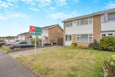 Allington Gardens, Wateringbury... 3 bed semi