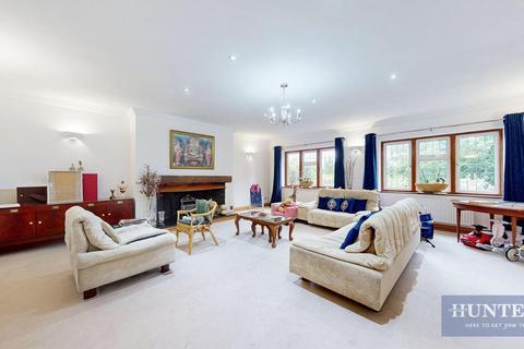 8 bedroom detached house for sale