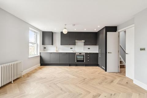 Church Road, Teddington, London, TW11 2 bed flat for sale