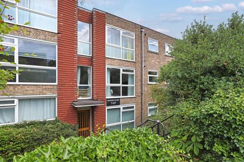 Palmerston Road, Buckhurst Hill IG9 2 bed flat for sale