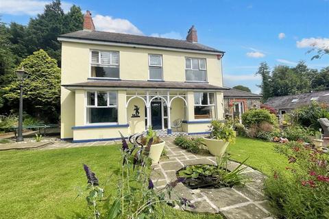 Llysonnen Road, Carmarthen 3 bed detached house for sale