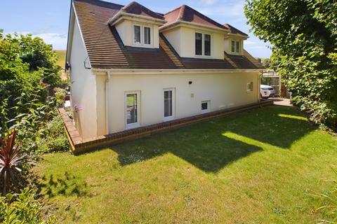 2 bedroom detached house for sale