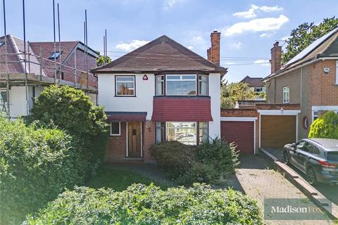 Oak Lodge Avenue, Essex IG7 3 bed link detached house for sale