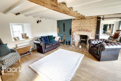 Main Street, Scothern 3 bed detached house for sale