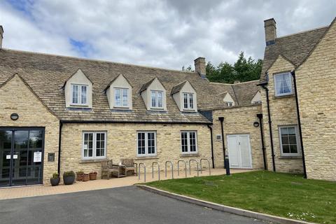 Hawkesbury Place, Stow