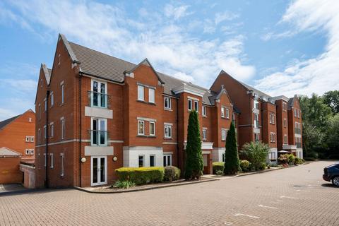 Comptons Lane, Horsham, RH13 2 bed apartment for sale