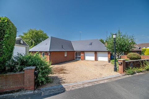 Rockingham Paddocks, Kettering NN16 3 bed detached bungalow for sale