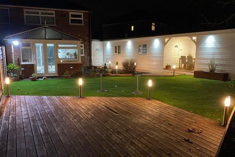 Hillary Avenue, Heald Green SK8 3AF 4 bed semi