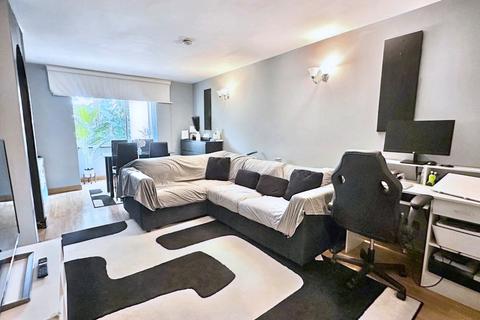 Waterside Close, Barking IG11 2 bed flat for sale