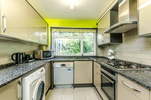 St Cuthberts Gardens, Hatch End... 2 bed flat for sale