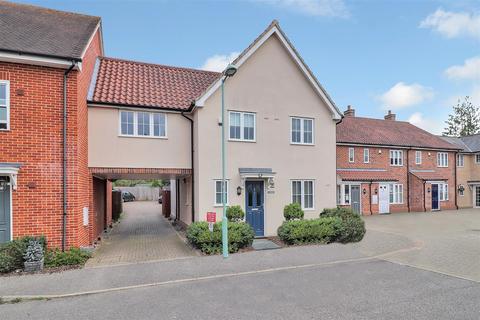 4 bedroom link detached house for sale