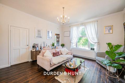 High Road, Buckhurst Hill, IG9 1 bed apartment for sale