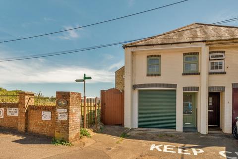 Conger Lane, Toddington, LU5 2 bed coach house for sale
