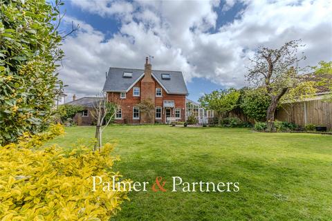 Fairfield Road, Saxmundham, Suffolk... 4 bed detached house for sale