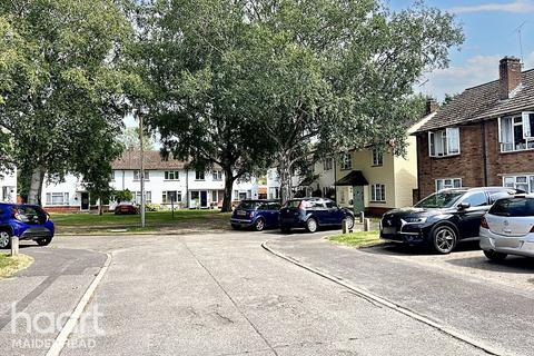 Shepherds Close, Maidenhead 3 bed end of terrace house for sale