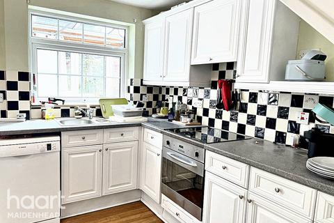 Shepherds Close, Maidenhead 3 bed end of terrace house for sale