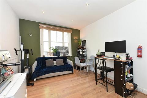East Tenter Street, London, E1 1 bed apartment for sale
