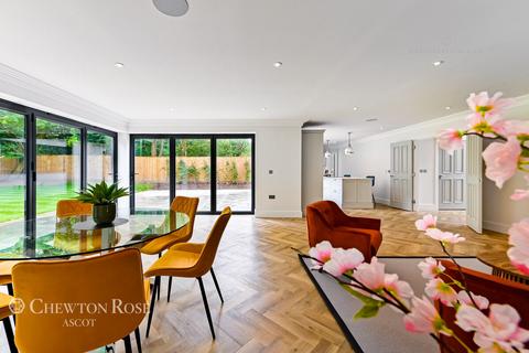 Locks Ride, Ascot 4 bed detached bungalow for sale