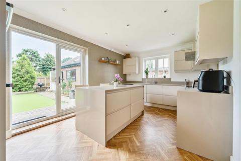 Warblington Avenue, Havant PO9 4 bed detached house for sale