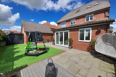 Songthrush Lane, Barnham 5 bed house for sale