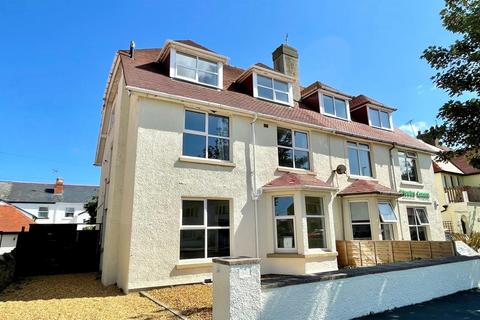 5 bedroom semi-detached house for sale