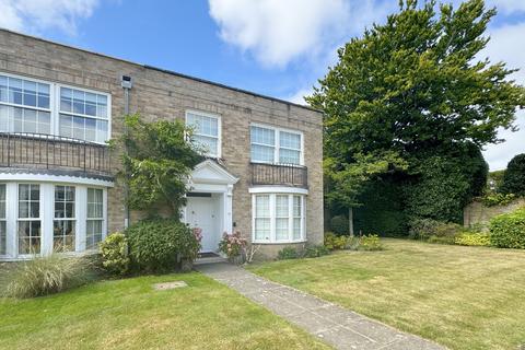 Courtenay Place, Lymington SO41 3 bed townhouse for sale