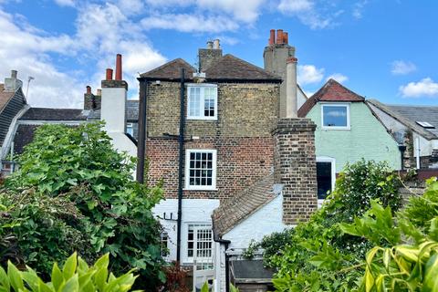 Middle Street, Deal, Kent, CT14 3 bed terraced house for sale