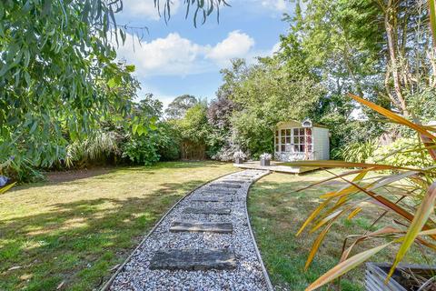 Orgarswick Avenue, Dymchurch, Kent 4 bed detached house for sale