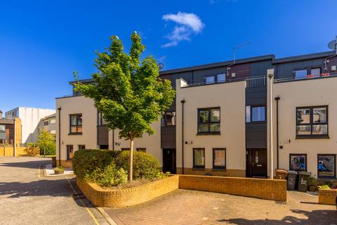 Devon Gardens, Edinburgh EH12 5 bed townhouse for sale