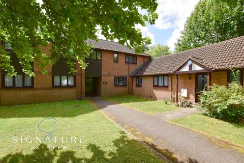 Stewart Close, Abbots Langley 2 bed apartment for sale