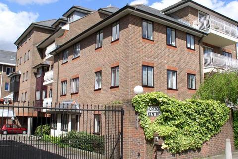 Homewater House, Epsom KT17 2 bed flat for sale