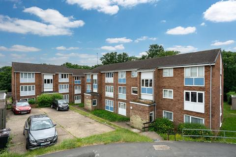 Kimpton Close, Hemel Hempstead 2 bed flat for sale