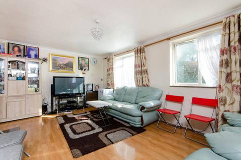 Streatham High Road, Streatham... 3 bed flat for sale