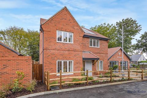 Poppy Fields, Hawkinge CT18 4 bed detached house for sale