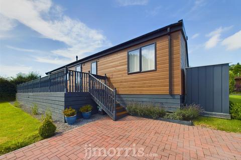 Landshipping 3 bed chalet for sale