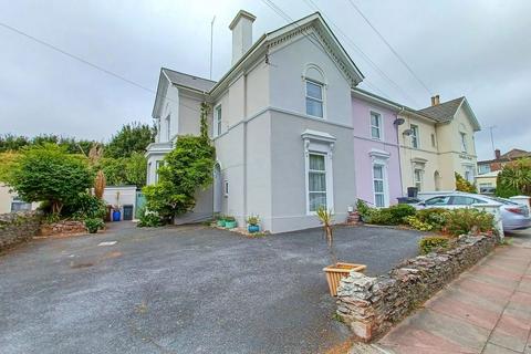 5 bedroom semi-detached house for sale