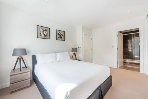 Heritage Place, Kew Bridge, London, TW8 2 bed flat for sale