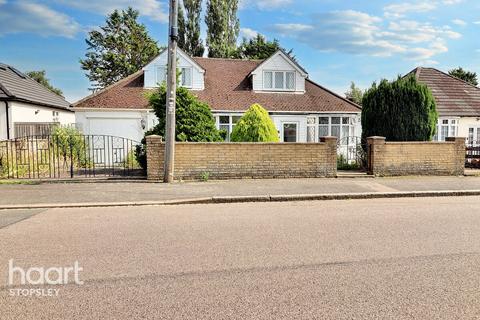 4 bedroom detached bungalow for sale