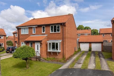 Con Owl Close, Helmsley, York 3 bed semi