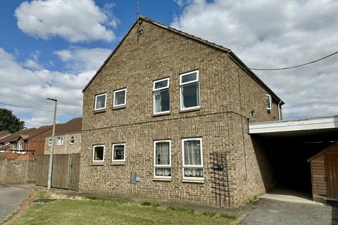 Carr Close, Beverley, HU17 0QS 2 bed flat for sale