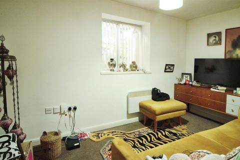 Whingate, Leeds LS12 1 bed apartment for sale