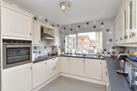 2 bedroom ground floor flat for sale